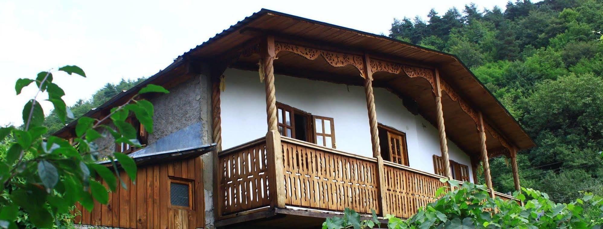 Guest House Gallery Oni Екстериор снимка