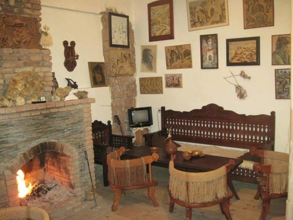 Guest House Gallery Oni Екстериор снимка